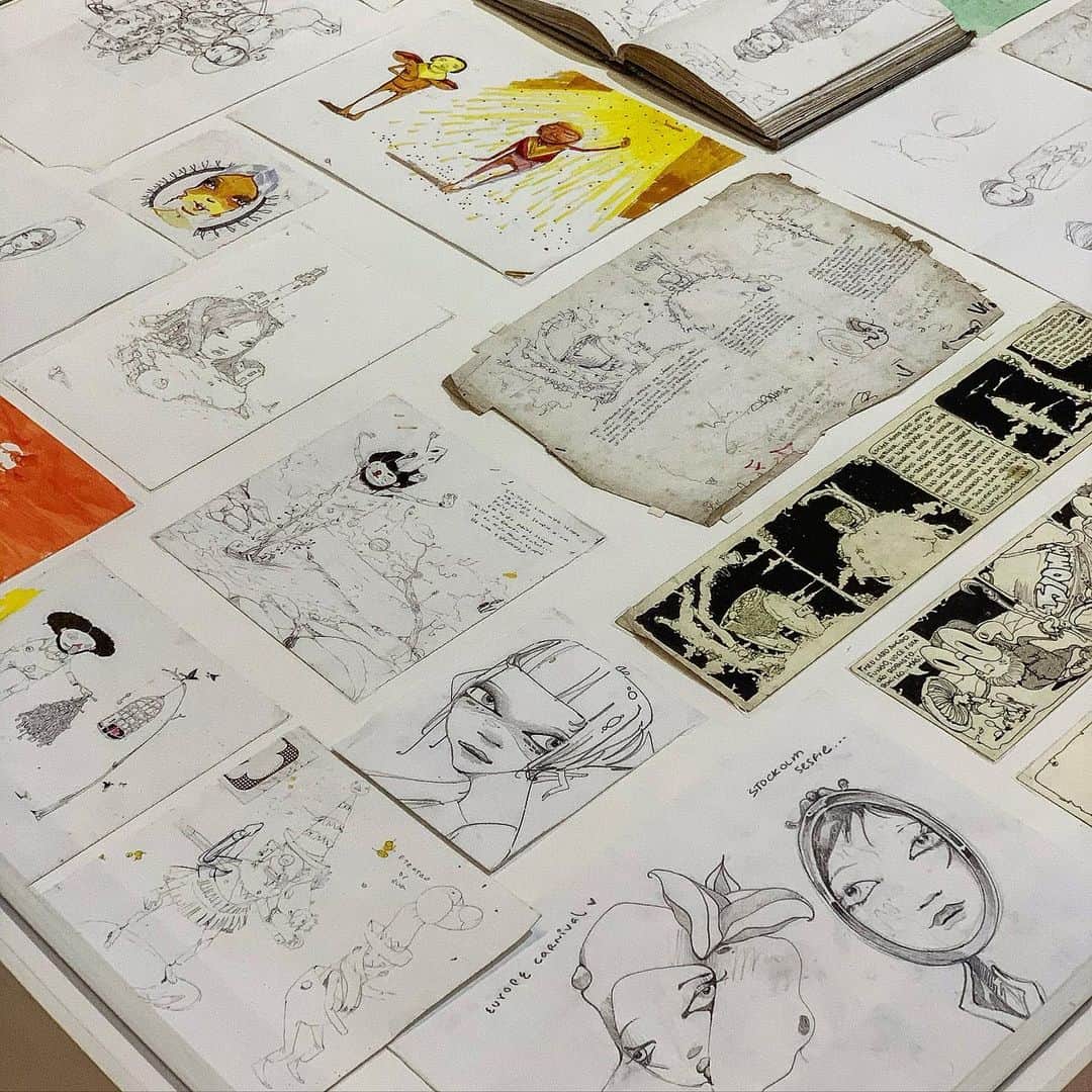 osgemeosのインスタグラム：「Drawings , black books , photos #SEGREDOS @pinacotecasp #desenhos #TRITREZ #cadernos  #estudos #contemporaryart」
