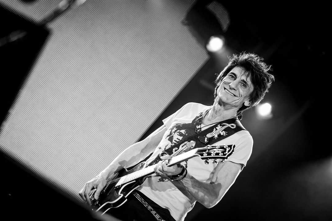 The Rolling Stonesのインスタグラム：「“When I look out at the sea of people when we play all I can see is smiles. It’s heart-warming and I’m glad we make people happy. Music makes me happy and it makes them happy... it’s infectious.” - @ronniewood   #therollingstones #ronniewood」