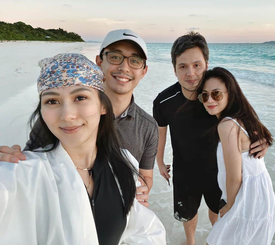 Alex Gonzagaのインスタグラム：「The double date we will be having until we grow old! 🤍 we were official in Amanpulo aaaaaaand alam nyo na naganap dyan if not #LinkinmyBio 😂」
