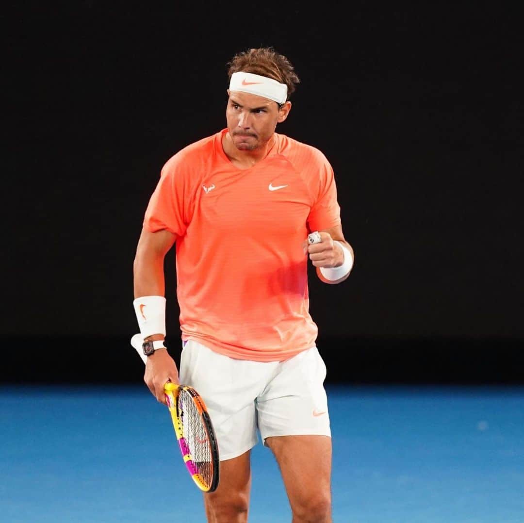 ラファエル・ナダルのインスタグラム：「Into the second week. Vamossssss 💪🏻💪🏻💪🏻  📸: @australianopen   #Vamos #Tennis #australianopen #Nadal #RafaNadal #RafaelNadal」