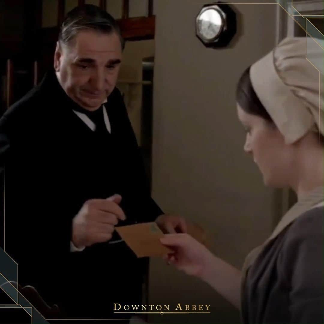 ダウントン・アビーのインスタグラム：「Wishing you a Happy #ValentinesDay from our Downton Abbey family! Can you remember who sent Daisy this special card?」