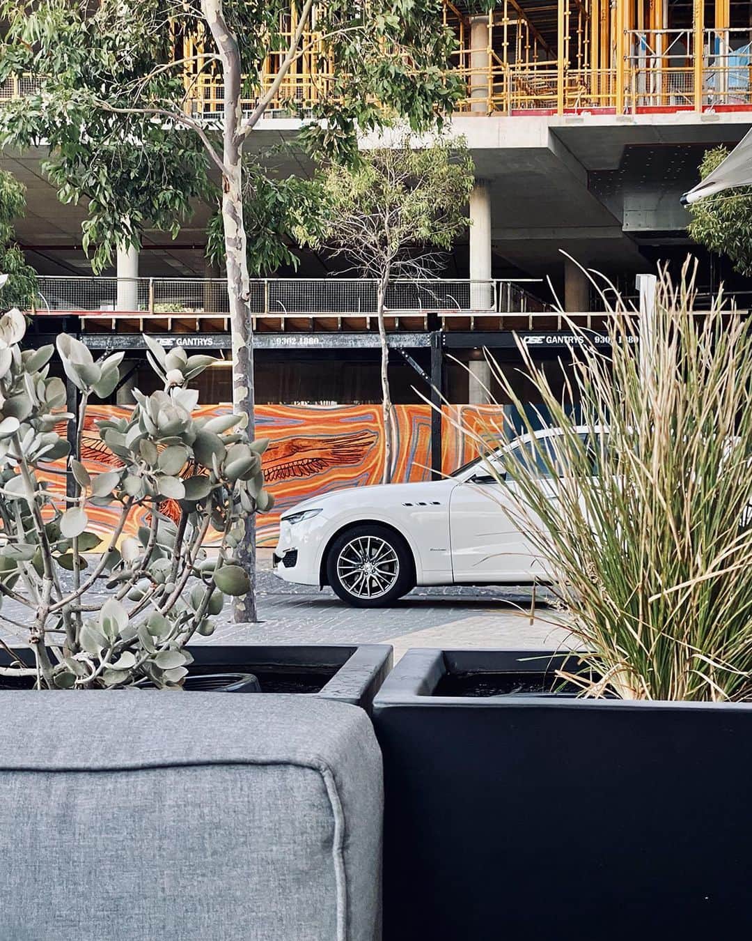 マセラティのインスタグラム：「Start the week indulging your senses with #MaseratiMonday. Celebrating our fans with the best photo of their #Maserati. Thank you @risingwhite and @davidbroadway for this photo of the #MaseratiLevante. Don’t forget to share your photos or videos with #MaseratiMonday.」