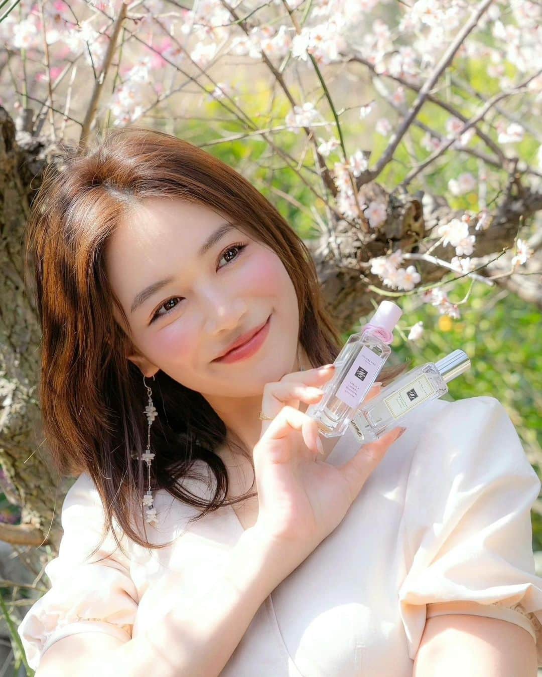 石井里奈さんのインスタグラム写真 - (石井里奈Instagram)「こんにちは🌸 . 先日の瀬戸内旅では今年初の桜が🌸 桜を見ると気持ちが