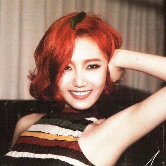 ファサのインスタグラム：「this hair style/color needs a comeback, she looked so good in this era   #mamamoo #마마무 #hwasa #화사 #hyejin #ahnhyejin #moonbyul #solar #wheein #moomoo #kpop #girlgroup #gg #kpopgirlgroup  cr dollhwasa twitter」