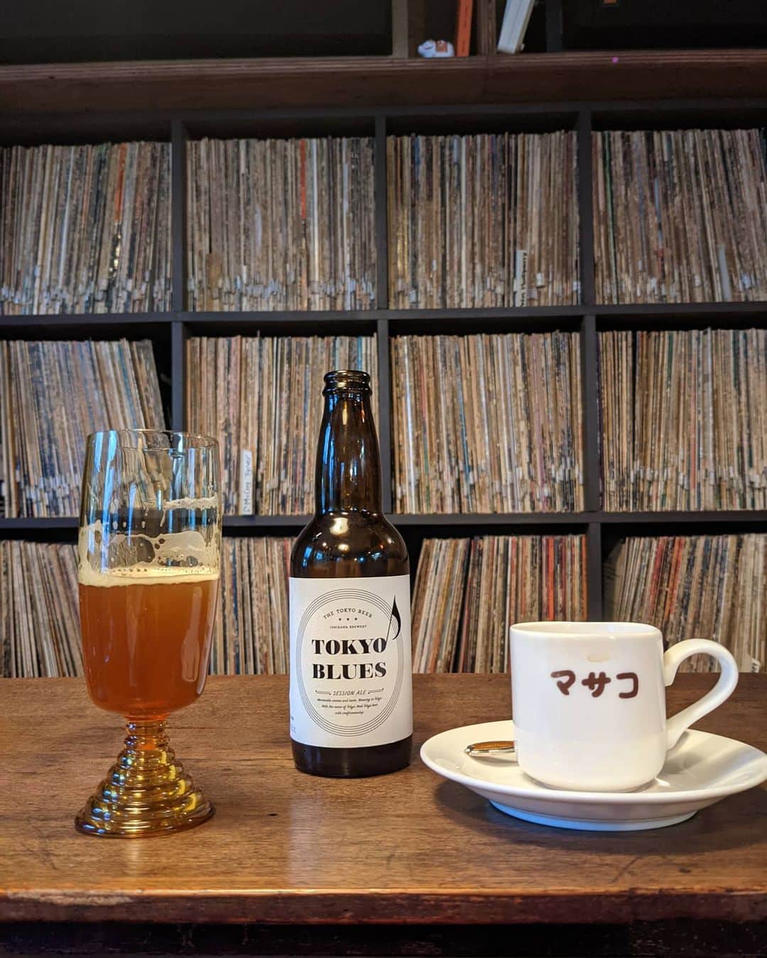 渡部豪太のインスタグラム：「下北沢　マサコ コーヒー: エチオピア ディープロースト ビール:TOKYOBLUES session ale #下北沢 #ジャズ #ビール #レコード #コーヒー #shimokitazawa #jazz #beer #record  #coffee #tokyoblues #マサコ #masako」