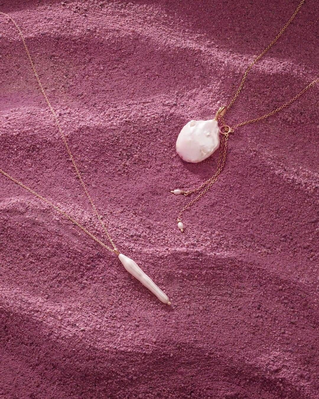 トウスのインスタグラム：「Fragile Nature collections. Discover our unique jewels with freshwater pearls. / Colecciones Fragile Nature. Descubre nuestras joyas únicas con perlas cultivadas de agua dulce. #TOUSJewelry #TOUSLovers」