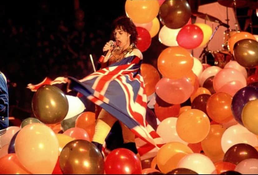 The Rolling Stonesのインスタグラム：「🎈 🎈 🎈  Photo by Paul Natkin, 1981  #therollingstones #mickjagger」