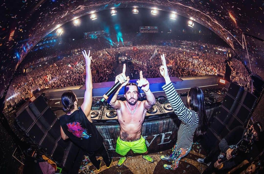 Dimitri Vegas & Like Mikeのインスタグラム：「When someone asks you if you are ready for festivals」
