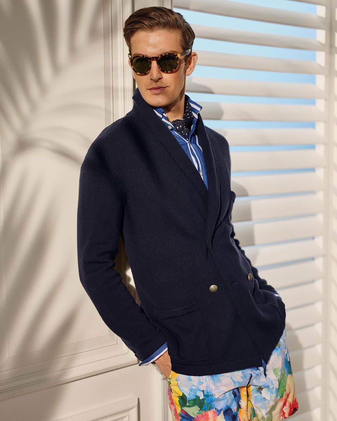 Ralph Laurenのインスタグラム：「Inspired by idyllic tropics, our #RLPurpleLabel Pre-Spring 2021 Capri collection is crafted from luxurious fabrications.   The Cashmere Cardigan merges the sensibility of a double-breasted blazer with the relaxed ease of a cardigan.   Discover more menswear from the Capri collection via the link in bio.  #RalphLauren」