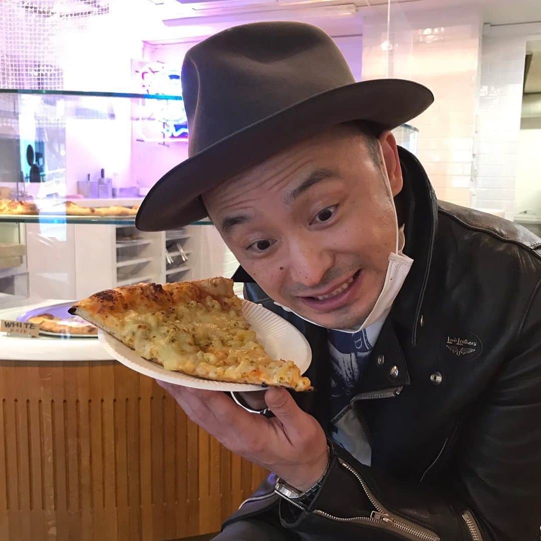 野村浩二のインスタグラム：「カリフォルニアにスケーターに愛されているというピザ屋「PIZZANISTA!」に行ってきた！ カリフォルニアの風を感じた。 #江戸むらさき野村　#pizzanistatokyo」