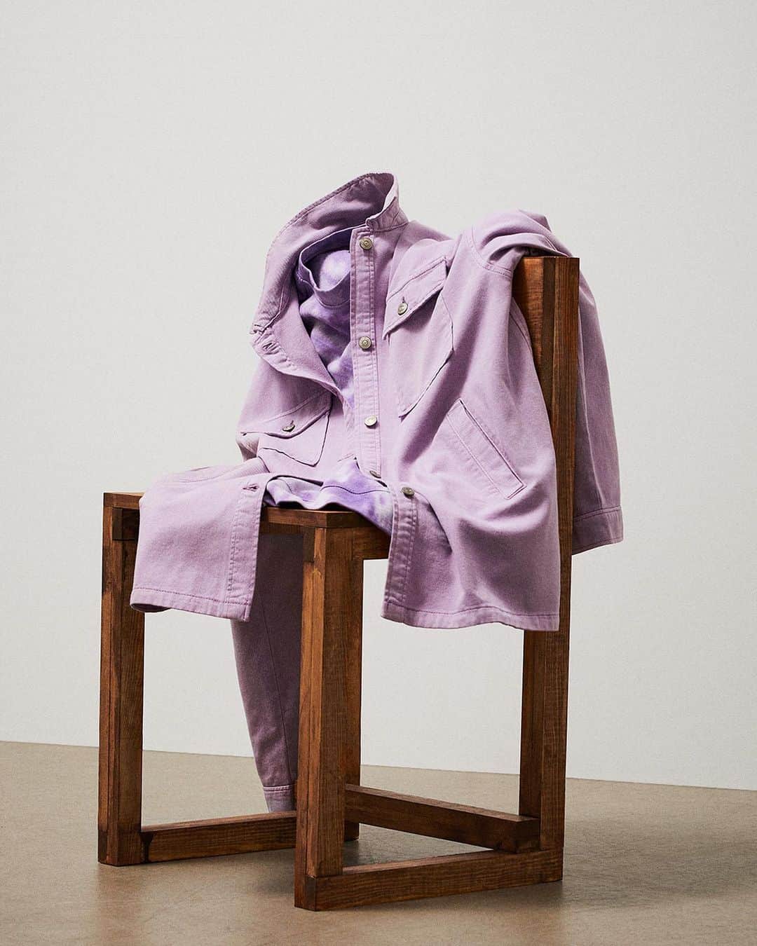H&Mのインスタグラム：「Layers of lilac. 💟  #HM  Oversized shirt jacket: 0934816004 Oversized sweatshirt: 0936269004」