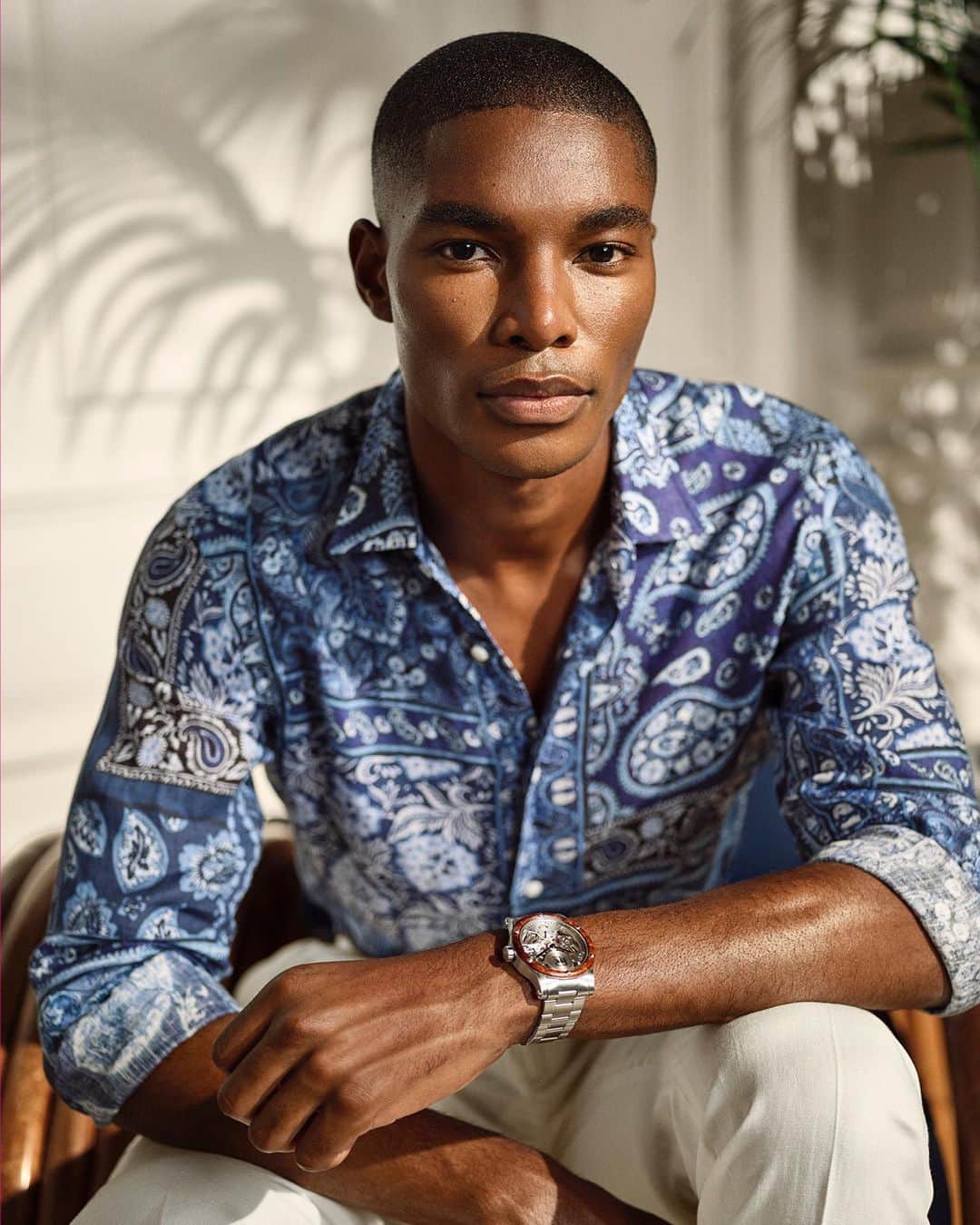 Ralph Laurenのインスタグラム：「Spirited motifs render a laidback sensibility, inspiring an at-ease elegance.  Discover the Paisley Patchwork Linen Shirt, custom-developed for the brand and designed with fine linen taffeta.  Explore more Capri styles and timepieces from The Automotive Collection via the link in bio.  #RalphLauren #RLPurpleLabel」