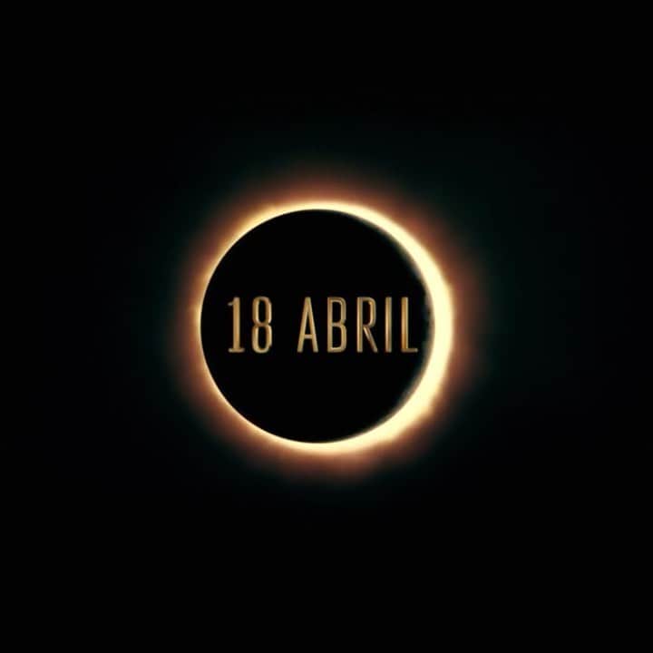 Macarena Achagaのインスタグラム：「Told u there was a surprise.. 💥💥💥  Luis Miguel, La Serie. Temporada 2. 18 de abril. Solo en Netflix #MdeMichelle  #LuisMiguelLaSerie @muynetflix @netflixlat @luismiguellaserie」