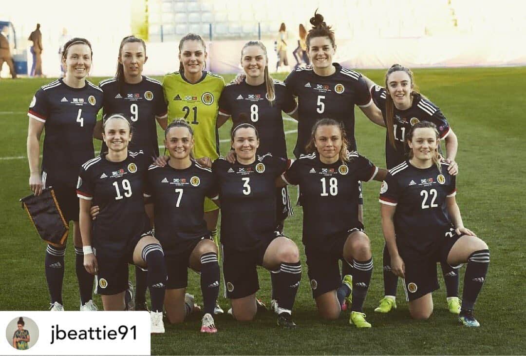 Arsenal Ladiesのインスタグラム：「❤️ #ReGram @jbeattie91 - The results weren’t there for us this campaign but so much to look forward to as a squad. ⁣ ⁣ The future is bright ❤️ #SWNT⁣  📸 @JBeattie91 on Instagram」