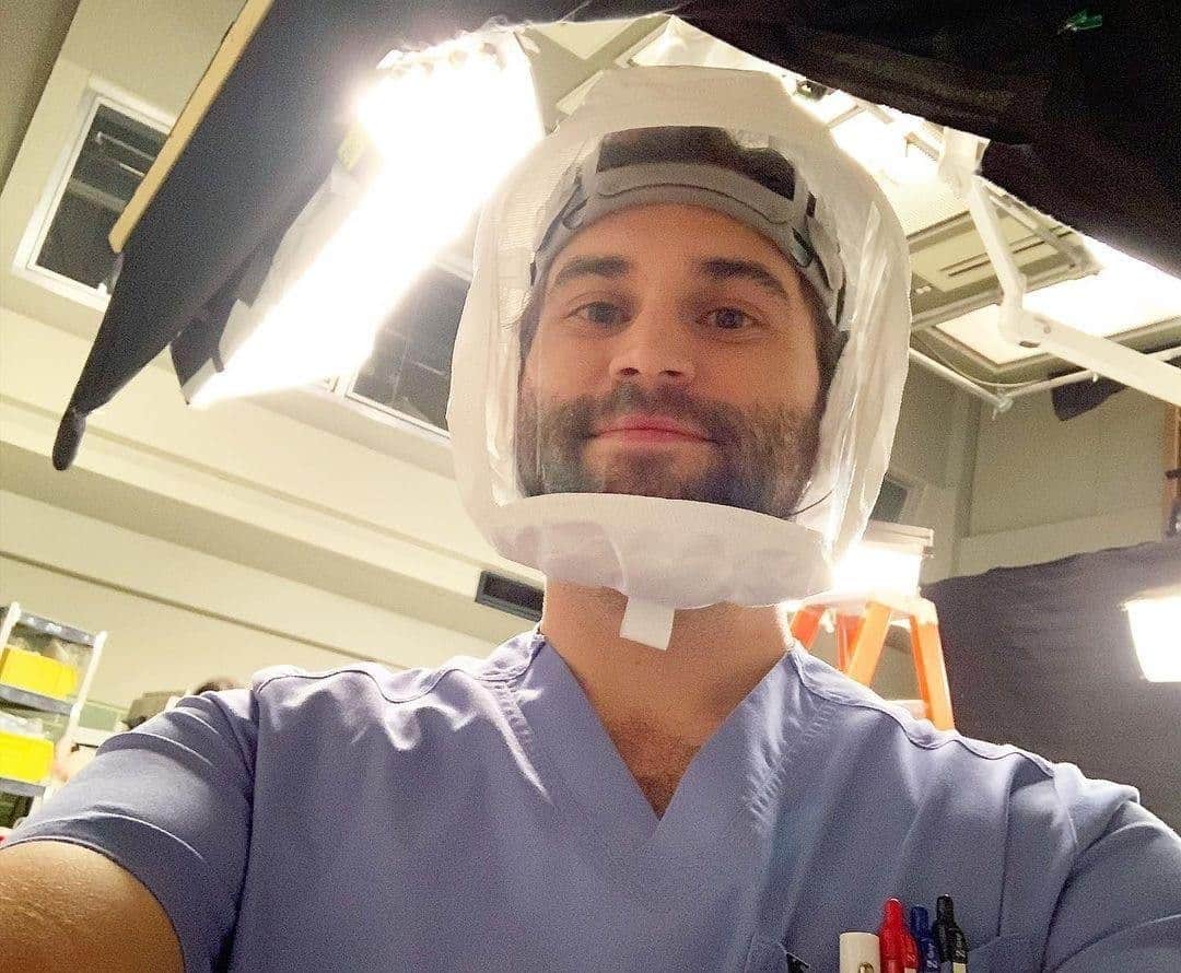 Grey's Anatomyのインスタグラム：「qt in the OR (📷 @jake.borelli)」