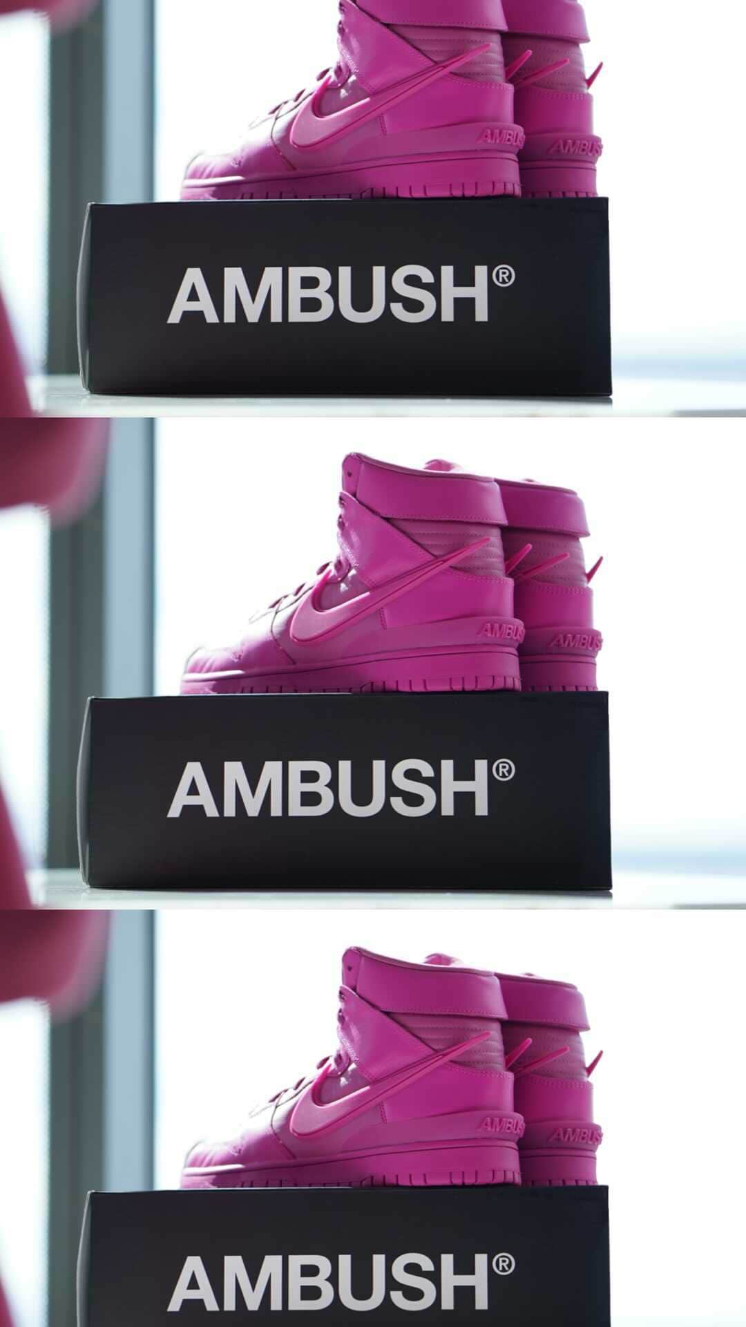 イブテハージ・ムハンマドのインスタグラム：「Last February, I walked in my first NYFW show and saw the sneakers of my dreams. One year later I get to add these baddies to the collection — AMBUSH Dunks in cosmic fuchsia 💖💗💗💗💗💗」