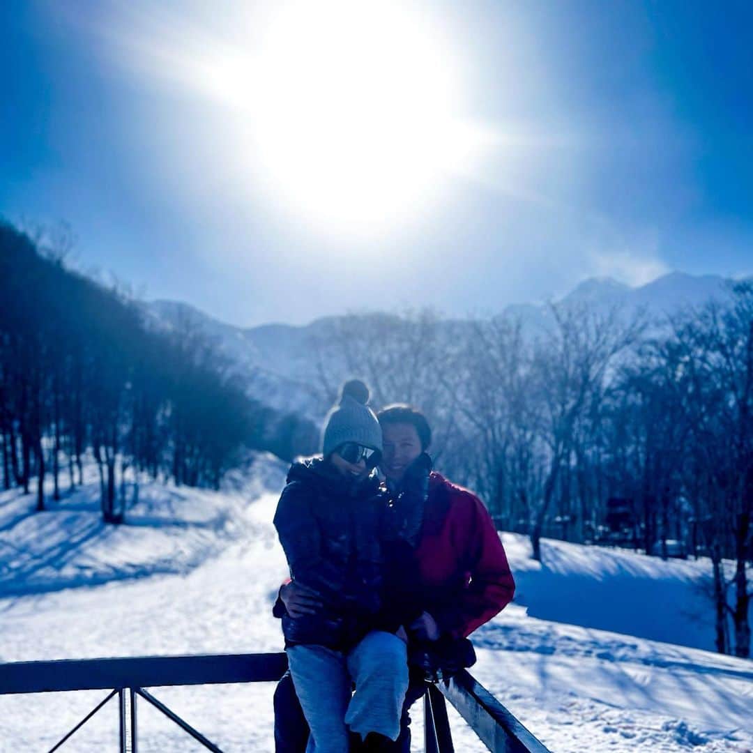 Syahriniのインスタグラム：「• I Love This Man More Than Words Can Say ! @reinobarack  ...  Yesterday, We Enjoyed Sunrise On Top Of The Mountain, The Land Of The Rising Sun !  ________________ 𝓢𝓨𝓡 ______________  #PrincesSyahrini #Winter_February2021 #WinterWonderland」