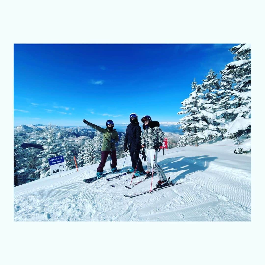青山加織のインスタグラム：「毎年恒例、スキー合宿無事終わり😆  @1_rikako & @nagata_aoi  に誘ってもらって昨年始めたスキー💕 今では最高の趣味＆トレーニング 誘ってくれてありがとう😍😍😍」
