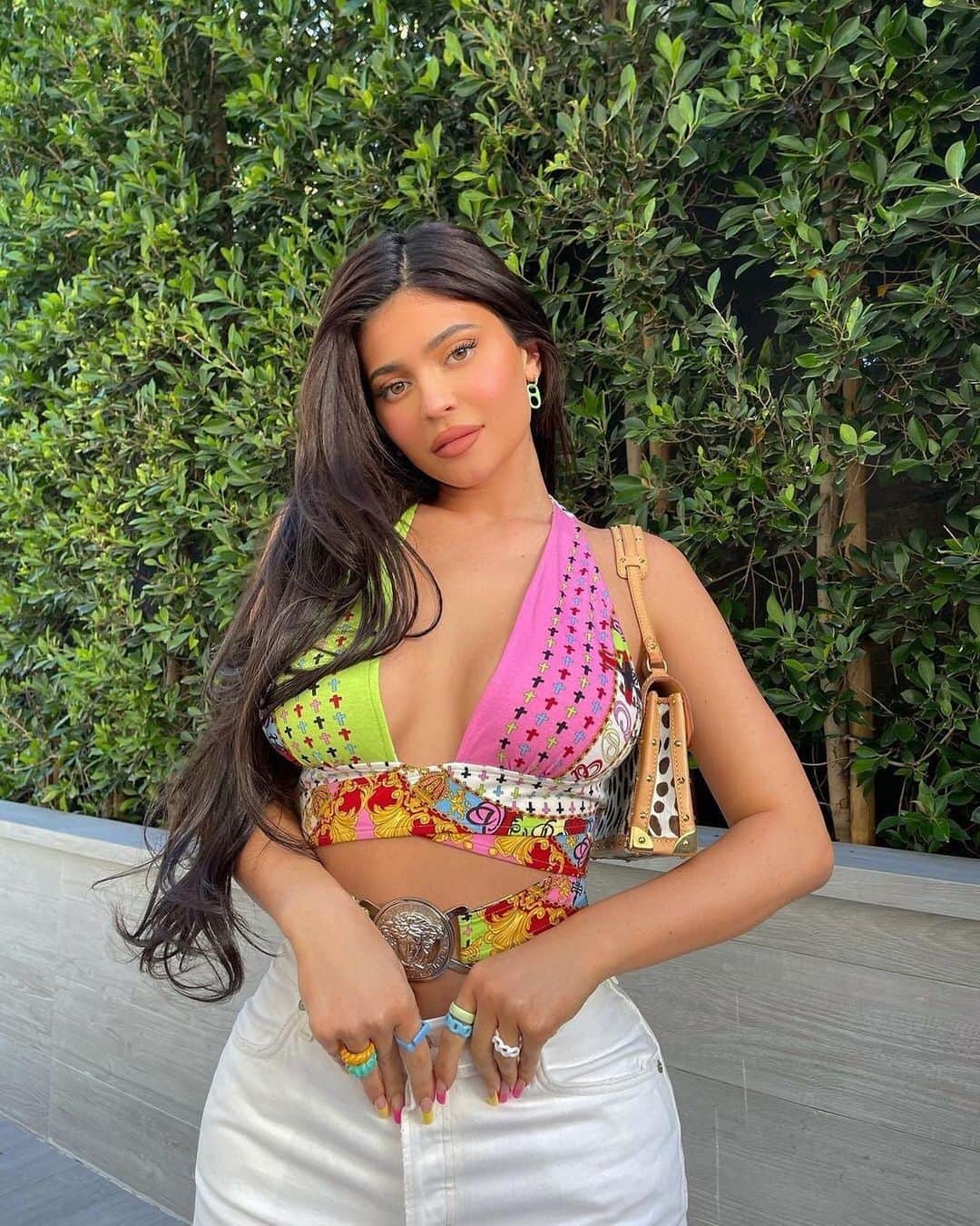Kylie Cosmeticsのインスタグラム：「boss bae @kyliejenner is always a vibe 💗💚」