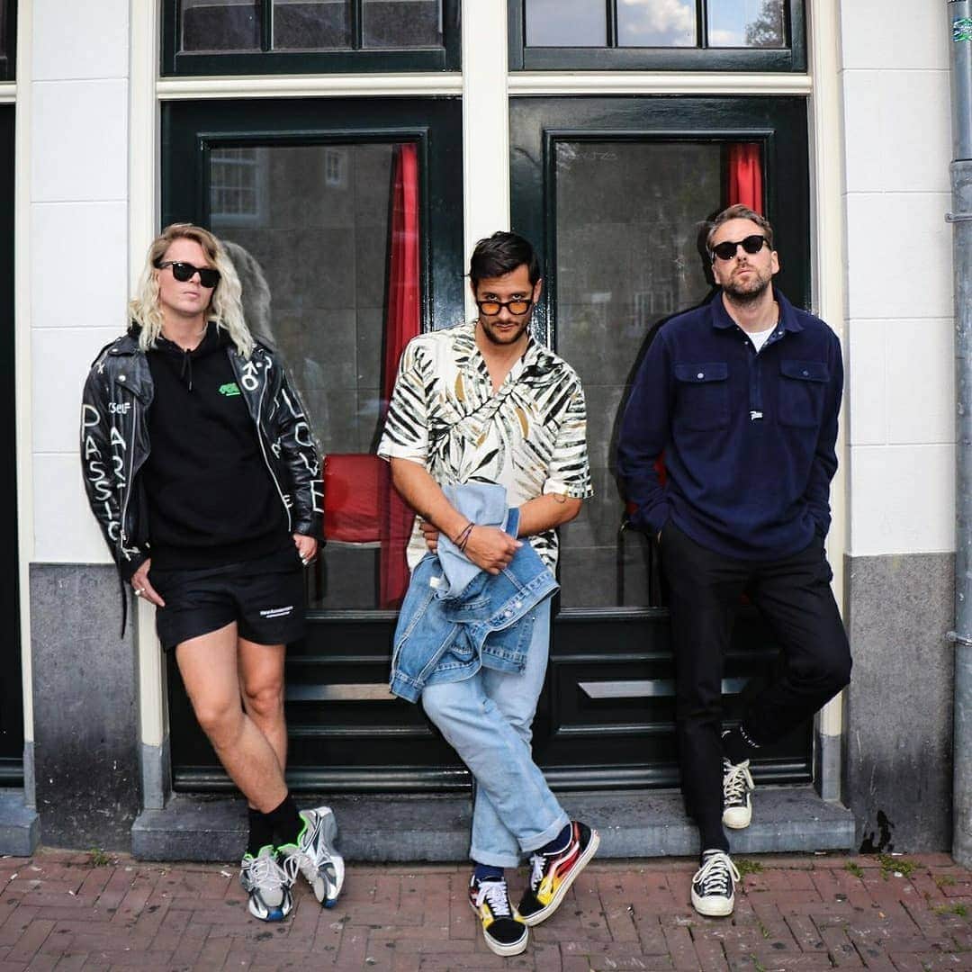Spinnin' Recordsのインスタグラム：「Time ran out! The mission’s over and we’re unveiling @kriskrossamsterdam’s partners for their new single ‘TRANEN’, which is out on March 5 💧 Welcome to the roster @kraantjepappie & @pommelienthijs!」