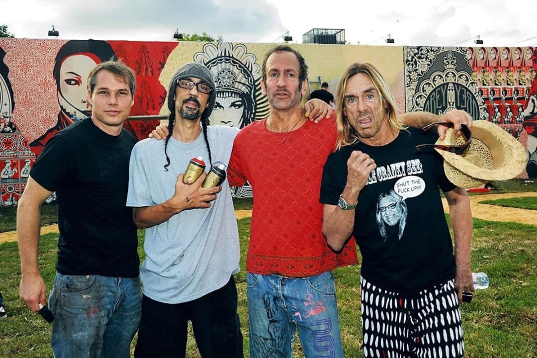 Shepard Faireyのインスタグラム：「Here's an old shot from @wynwoodwallsofficial when Iggy Pop (@iggypopofficial) stopped by my mural with @futuradosmil and @kennyscharf. I gotta say, it was a good day hanging with three legendary artists. -Shepard⁠ ⁠ Photo: @marthacoopergram」