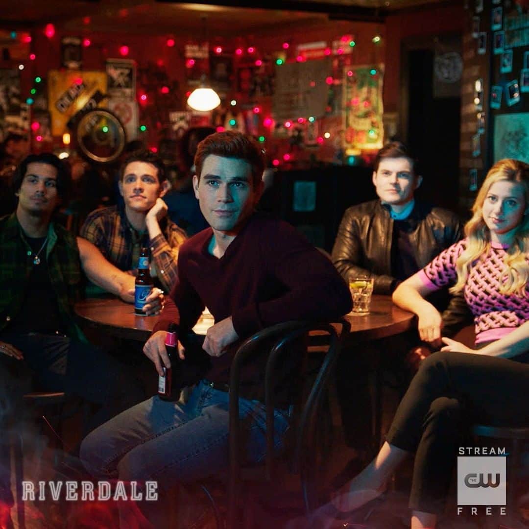 The CWのインスタグラム：「All eyes up front. Stream a new episode of @thecwriverdale free only on The CW! #Riverdale」