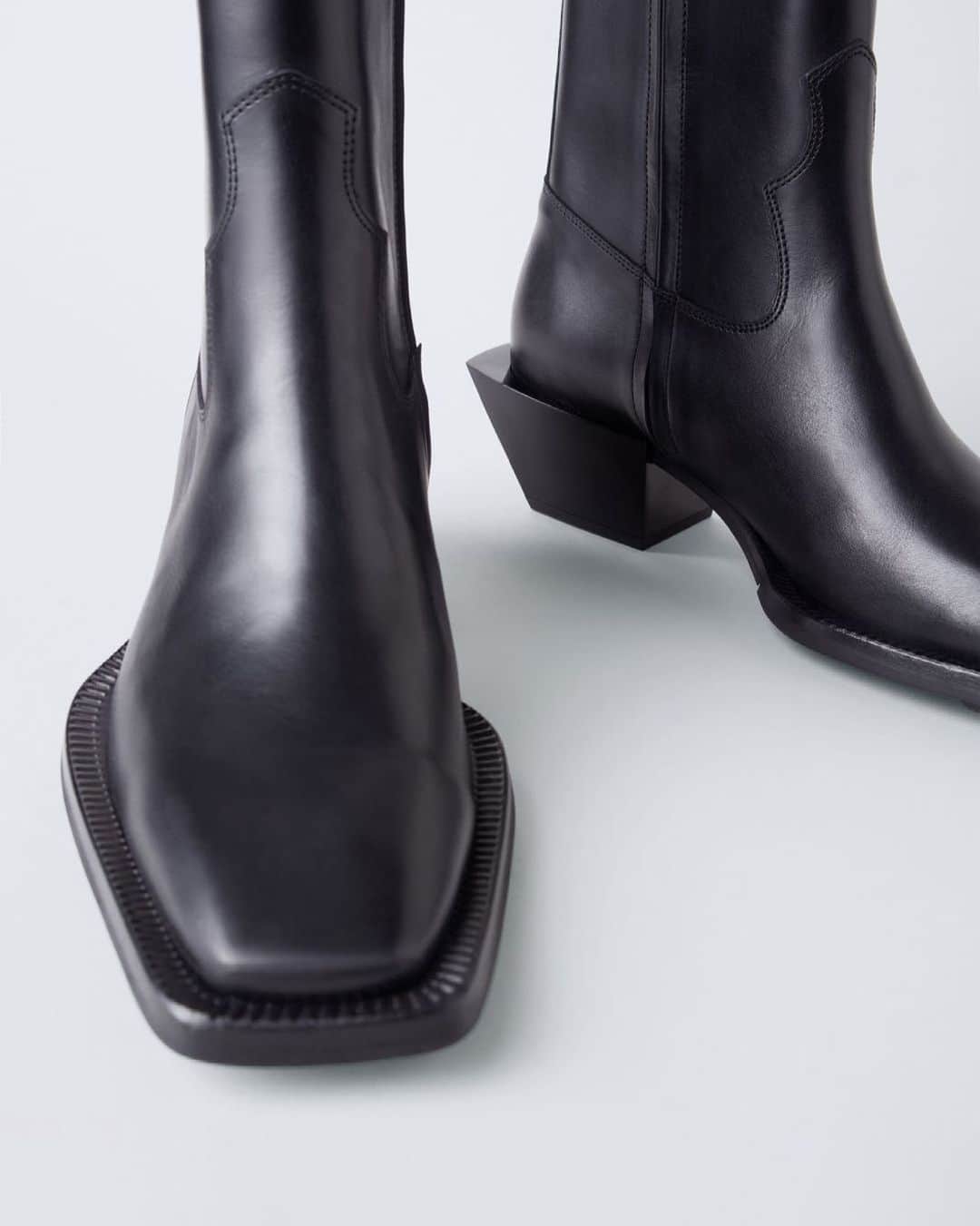 エイティーズのインスタグラム：「The new LUCIANO boots feature a slim shaft, flat geometrical toe shape and razor sharp edged piano lacquered cuban heel.」