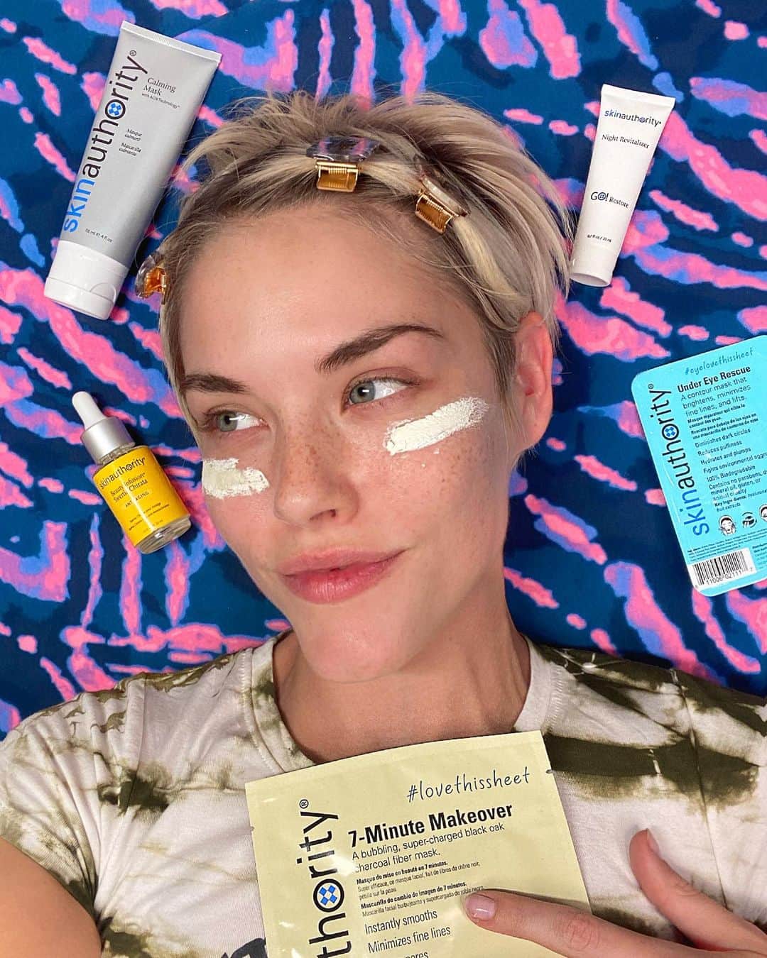 Ashley Smithのインスタグラム：「Bro I take skin care very seriously. Don’t mess with me and my @skinauthority  🧴👶🏼  Thanks skin authority for blessing my skin with your facial club love box. Learned a lot about Swertia Chirata serum and it’s anti aging powerhouse properties. Being a strong antioxidant, antimicrobial, and anti-inflammatory. We love plant medicine 🌱🌿☘️」