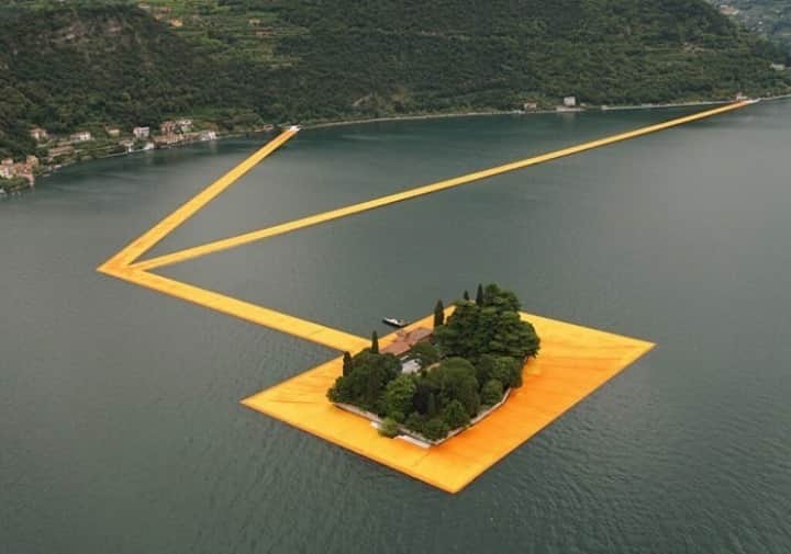OFF-WHITE C/O VIRGIL ABLOHのインスタグラム：「[premise image] the floating piers, christo and jeanne-claude via @dacistanbul」