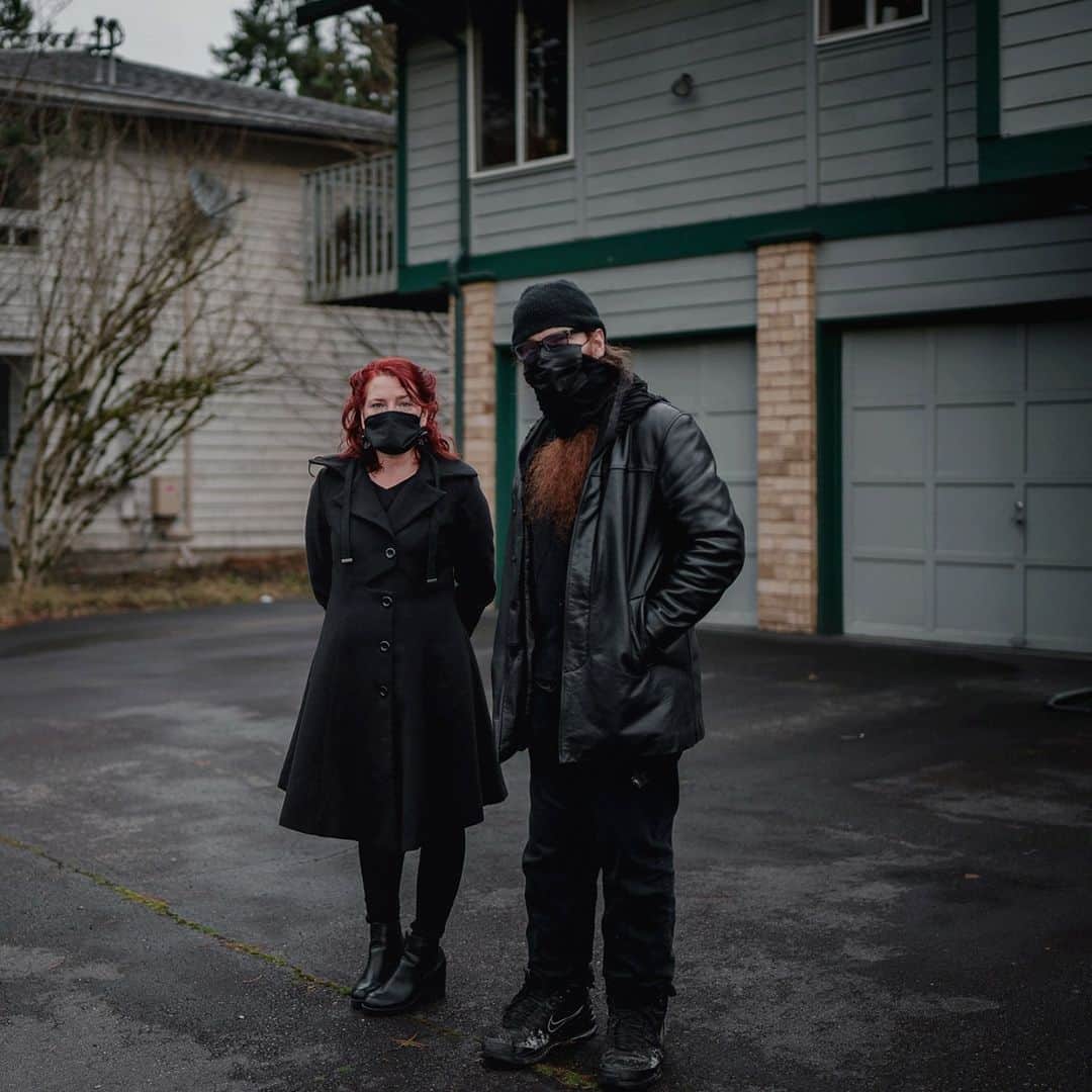 TIME Magazineのインスタグラム：「Landlord Rian de Laat, left, and tenant Ollie Aldama, in front of the condo that Aldama rents from de Laat in Seattle. In late November, de Laat reached the end of her rope. Over the past year, her mom had received a cancer diagnosis, her dad had undergone major surgery, and de Laat, 44, had been laid off from her job at a biotech startup. But her chief concern was the fact that she was now responsible for the mortgage not only on her own home—a quaint one-story bungalow but also on an investment property, an unassuming two-bedroom condo eight miles north. Her tenant, Aldama, had lost his job at the beginning of the coronavirus pandemic in mid-March, began struggling to make his utility payments and ultimately stopped paying his monthly rent of $1,800. By Thanksgiving, he owed de Laat more than $20,000. State and national eviction moratoriums prevented de Laat from kicking Aldama out amid the pandemic. Yet her own financial situation wasn’t flush enough to float him indefinitely. After months of anxiety, she decided to use a loophole in the law: she could force him out by moving into her rental condo herself. But when it came time to deliver the final notice of eviction on Nov. 30, de Laat, who has previously faced housing insecurity, broke down. "He teared up, and I teared up," de Laat recalls. "I couldn’t do it. I just couldn’t, in the middle of a pandemic, evict them." Landlords and tenants across the country are navigating similar situations, reports Abby Vesoulis. Read more at the link in bio. Photograph by @jovelletamayo for TIME」