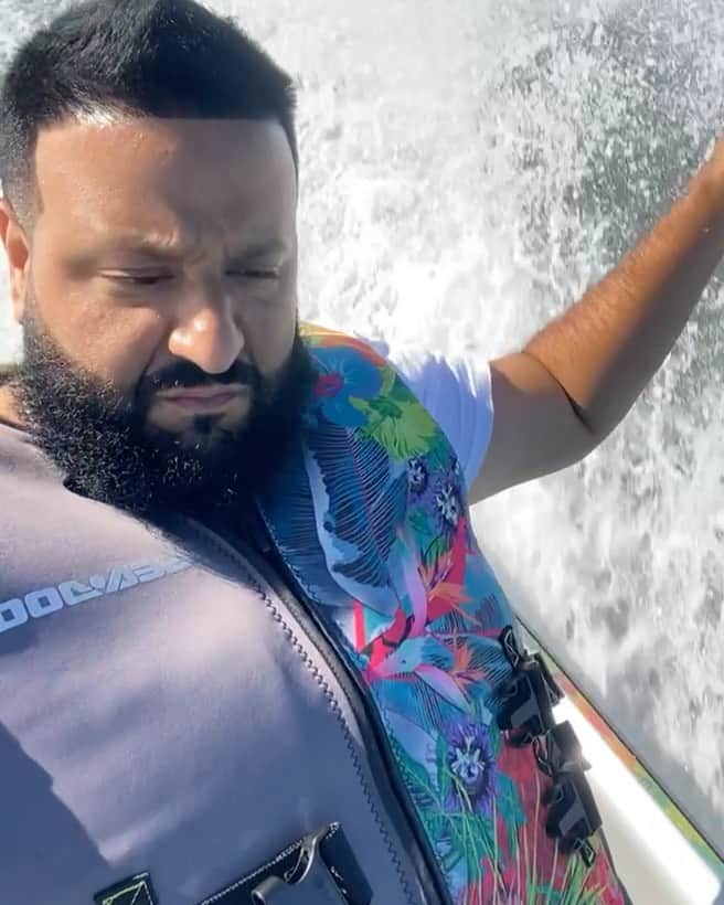 DJキャレドのインスタグラム：「Vocals is in ! I had to come out here in the middle of the ocean to take in the blessings ! Historic ! Big blessings ! KHALED KHALED  ALBUM M🤯DE !」