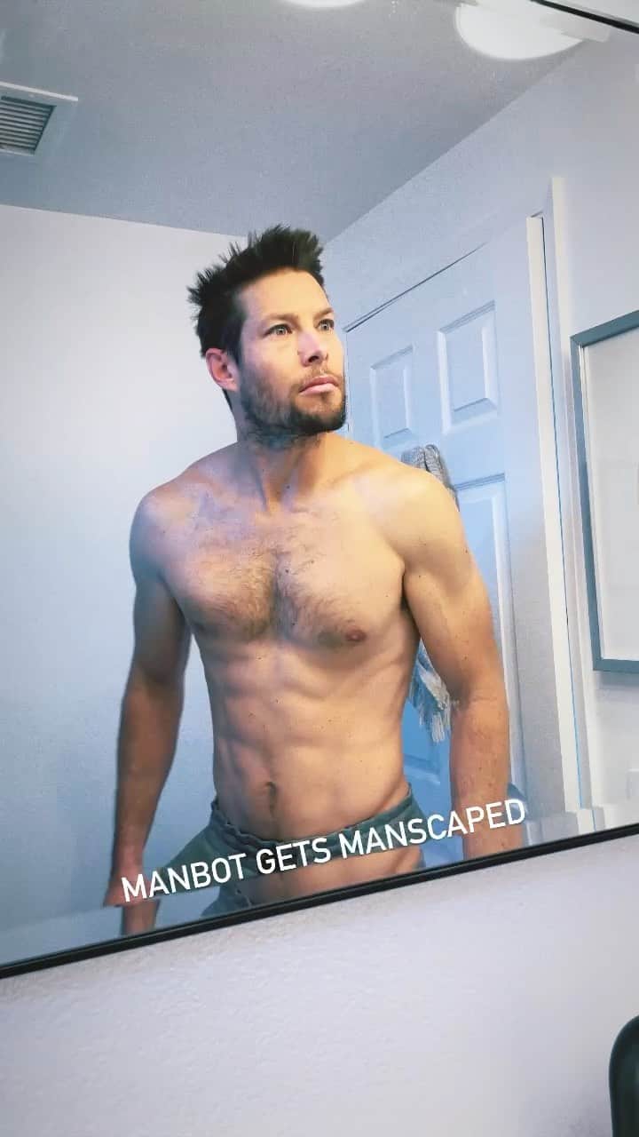 Chadd Smithのインスタグラム：「MANBOT GETS MANSCAPED Get 20% OFF @manscaped + Free Shipping with promo code “ROBOT” at MANSCAPED.com! #AD #manscaped #therobot」