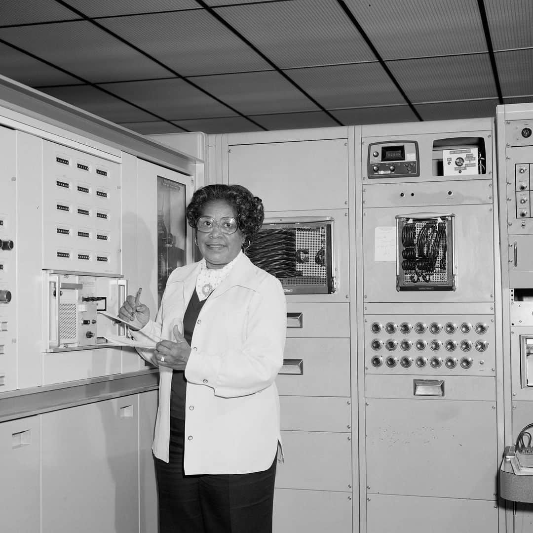 NASAのインスタグラム：「💫 Mary W. Jackson: NASA’s first Black female engineer – and so much more. ⁣ ⁣ A “Hidden Figure'' hidden no more, Mary was part of a group of very important women who helped our agency succeed in getting American astronauts into space. Never accepting the status quo, she helped break barriers and open opportunities for African Americans and women in the field of engineering and technology. On top of all of this – Mary was a mother, a teacher, a mentor, a Girl Scout leader, and a friend to many. ⁣ ⁣ Today, in her honor, we named the NASA Headquarters building in Washington, D.C. for Mary W. Jackson. Her commitment to excellence, diversity, inclusion, and teamwork represents the best of this agency and the future of NASA! ⁣ ⁣ Credit: NASA⁣ ⁣ #BlackHistoryMonth #ShareBlackStories #HiddenFigures #NASA #BHM #WomenInSTEM #WomenInspiringWomen ⁣」