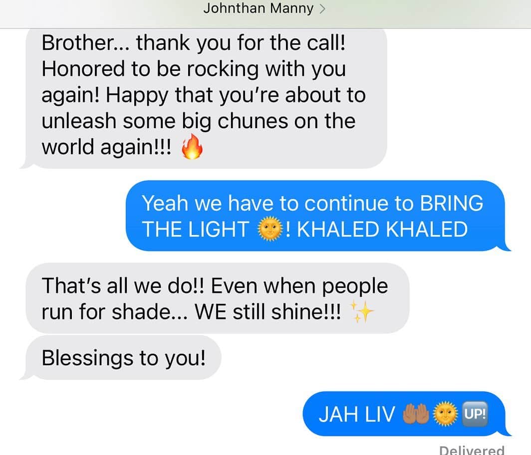 DJキャレドのインスタグラム：「ALBUM M🌎DE KHALED KHALED  @jonathanmannion x KHALED KHALED 🌞🌺🏝🌳🔑🤲🏽  Swipe to capture the convo  @wethebestmusic @rocnation @epicrecords @jonathanmannion sorry for the miss spelling in my phone 📱 you know it’s love 👊🏽」