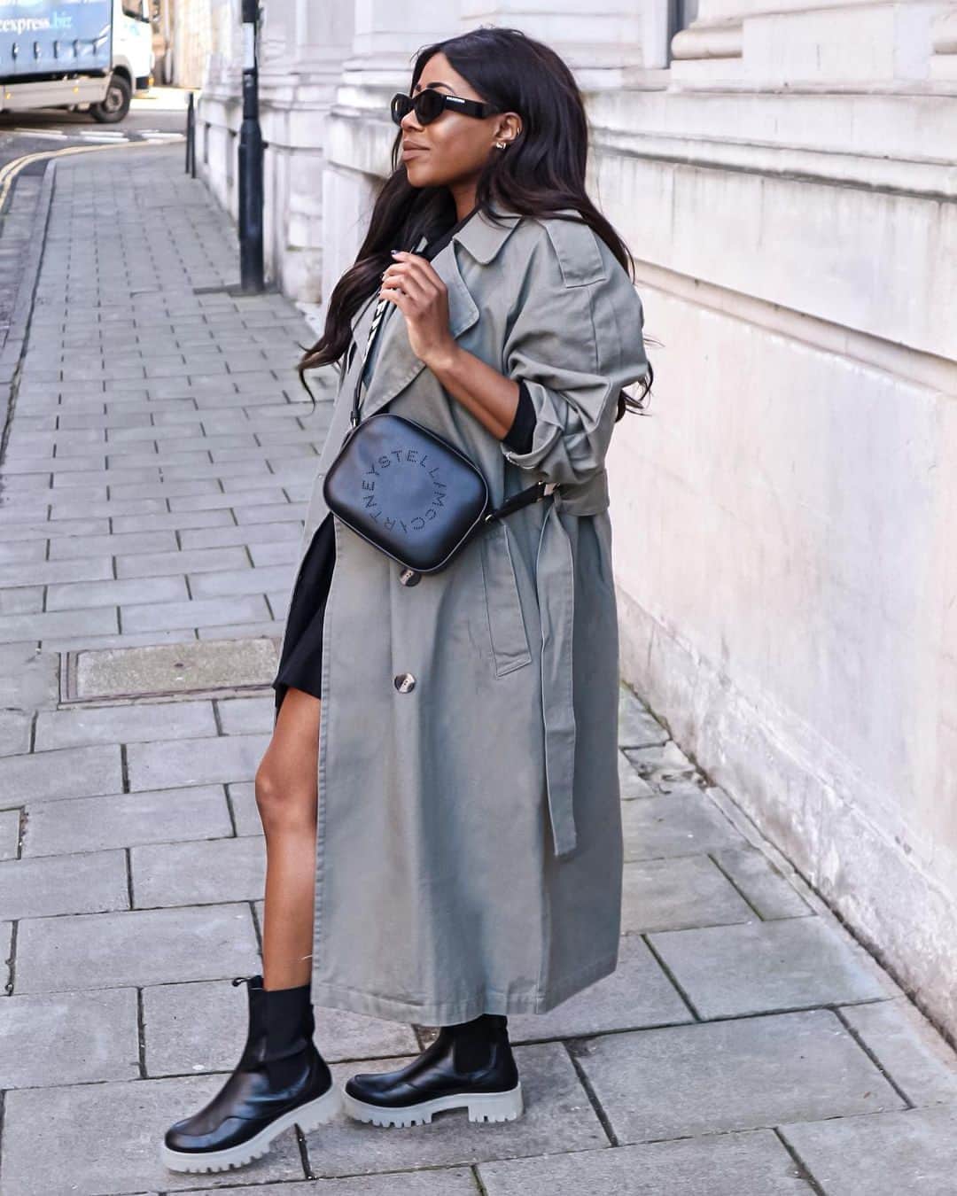 ASOSのインスタグラム：「Level up your coat game like @lois_la_mode [she/her]​ in her ASOS DESIGN trench [1830581]​ 📈」