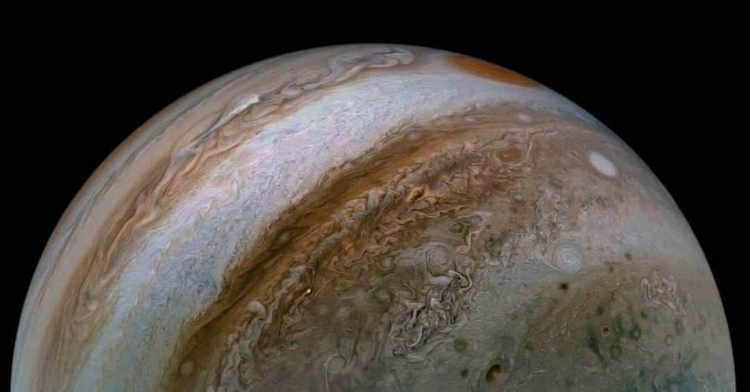 Discoveryのインスタグラム：「This view of Jupiter’s turbulent atmosphere from NASA’s Juno spacecraft includes several of the planet’s southern jet streams. Using data from Juno’s instruments, scientists discovered that Jupiter’s powerful atmospheric jet streams extend far deeper than previously imagined.   Image data + caption: @nasa/JPL-Caltech/SwRI/MSSS Image processing by Tanya Oleksuik © CC NC SA  #space #Nasa #juno #Jupiter #astronomy #space #spacesaturday」