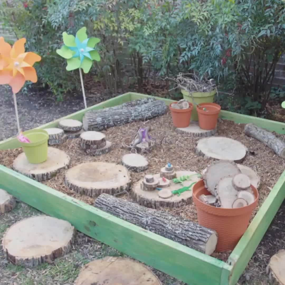 HGTVのインスタグラム：「Encourage your little ones to spend more time outdoors when you build them a DIY nature play area. 😍 ⁠ ⁠ Nature play can encourage kids to learn and grow in new ways. 🌳 Active imaginations can create their own fun with nature's toys: sticks, rocks and mud! 😂⁠ ⁠ Discover more gardening and nature activities to share with your kids when you visit the link in our profile. 🔝 🌱⁠ ⁠ #FreshStart #natureplay #naturalplayground #natureplayarea #outdoorDIY #nature #kidsgardeningprojects #gardeningwithkids」