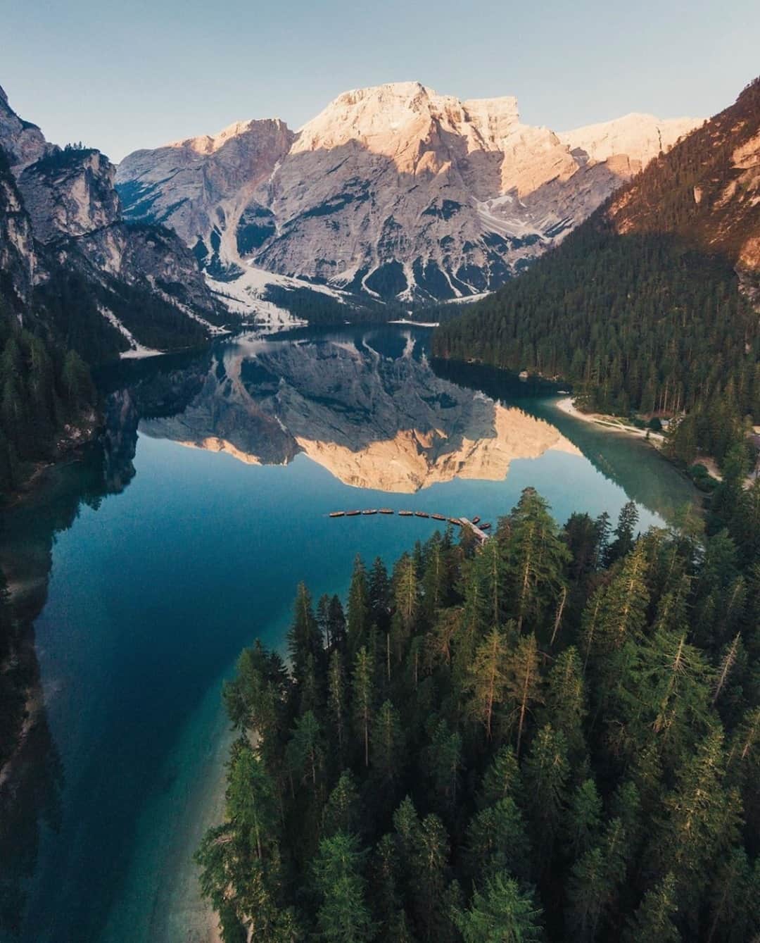 Earth Picsのインスタグラム：「One of Italy’s most beautiful lakes, Lago di Braies is a bright blue mountain lake in the heart of the Dolomites. 🏔 by @jacob」
