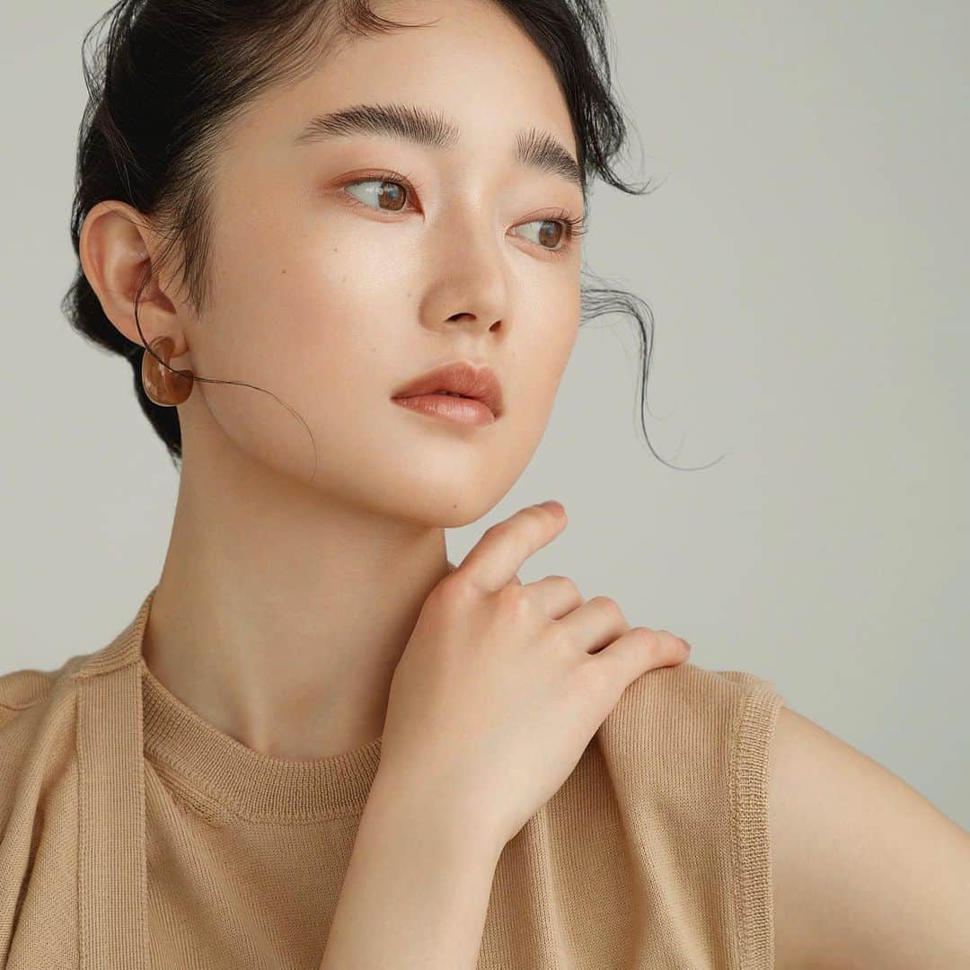 小田切ヒロのインスタグラム：「ETVOS  cosmetics campaign 2021 ・ ''luscious skin'' ・ 💇‍♀️💄💅by me」