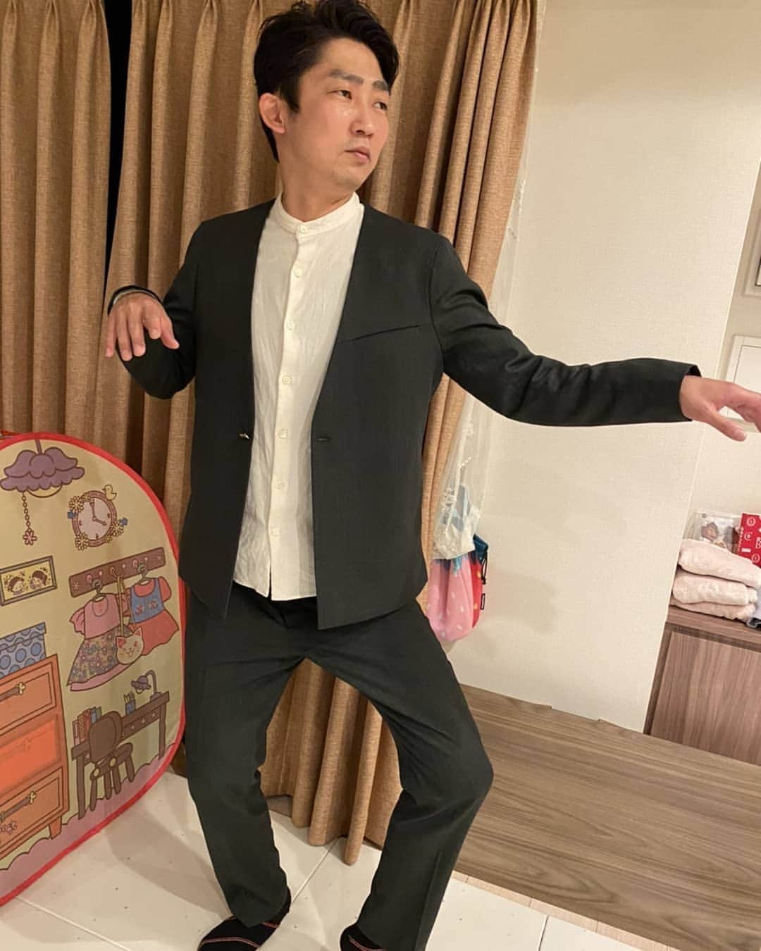 石田明のインスタグラム：「このスーツ、ジョジョですねん。岸辺露伴ですねん。かっこええ。  #psfa  #perfectsuitfactory」