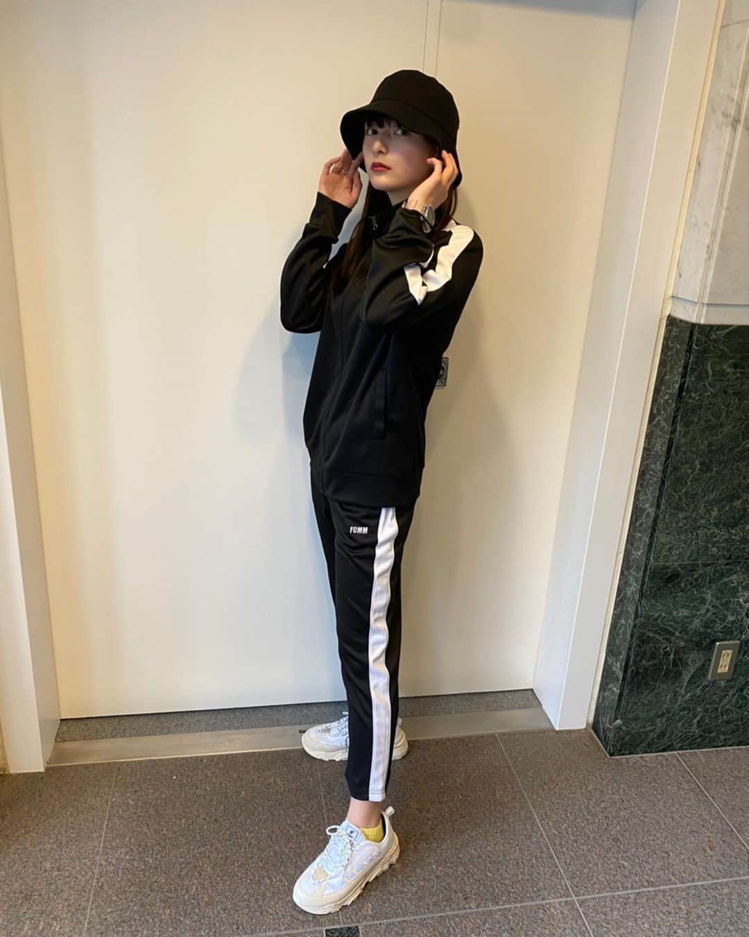 中澤瞳さんのインスタグラム写真 中澤瞳instagram 最近はジャージにハマっております 領域展開 ぽく笑 そしてそして他のコーデはコリカジのところにも投稿されているのでぜひ コリカジ 韓国ファッションコーデ ジャージコーデ スポーツ