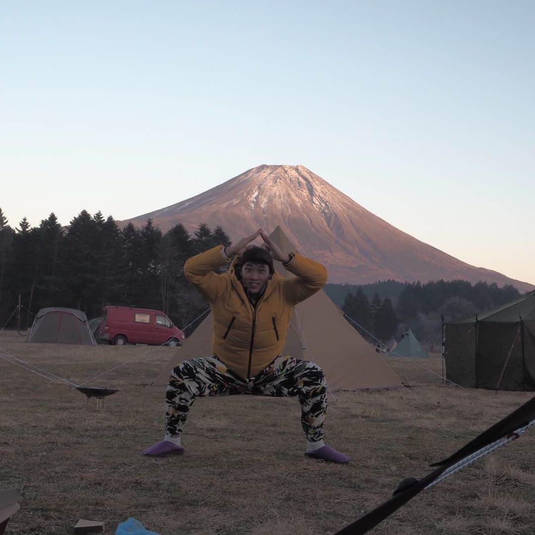 張本天傑のインスタグラム：「赤富士🌅🌅過去pic #ふもとっぱら  #キャンプ #焚きB会 #富士山」