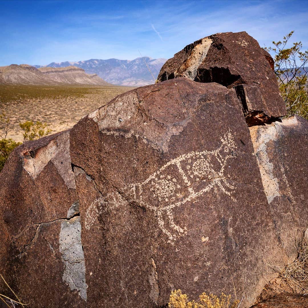 National Geographic Creativeのインスタグラム：「Photo by Stephen Alvarez @salvarezphoto // sometimes things go sideways on assignment. We were scheduled for a couple of days at Three Rivers Petroglyph site in the Tularosa basin but high winds and the massive Three Rivers fire forced us to cut the trip stay short. This fire that started ½ a mile from our campsite quickly escalated to 6,100 acres and was still uncontrolled this morning. The rock art we were photographing was not endangered by the fire but we thought it best to leave the roads opened for fire crews and evacuating residents.」
