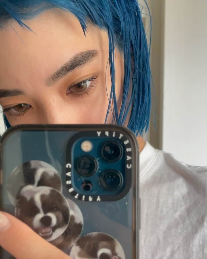 Yukano Nojiriのインスタグラム：「髪の毛青くしたからメイクも変えよっかな〜と思ってて、まずはカラコン付けてみた👀 ダイヤブルームUVモイストのSnow Daisy ナチュラル透明感で良い感じかも🥺」
