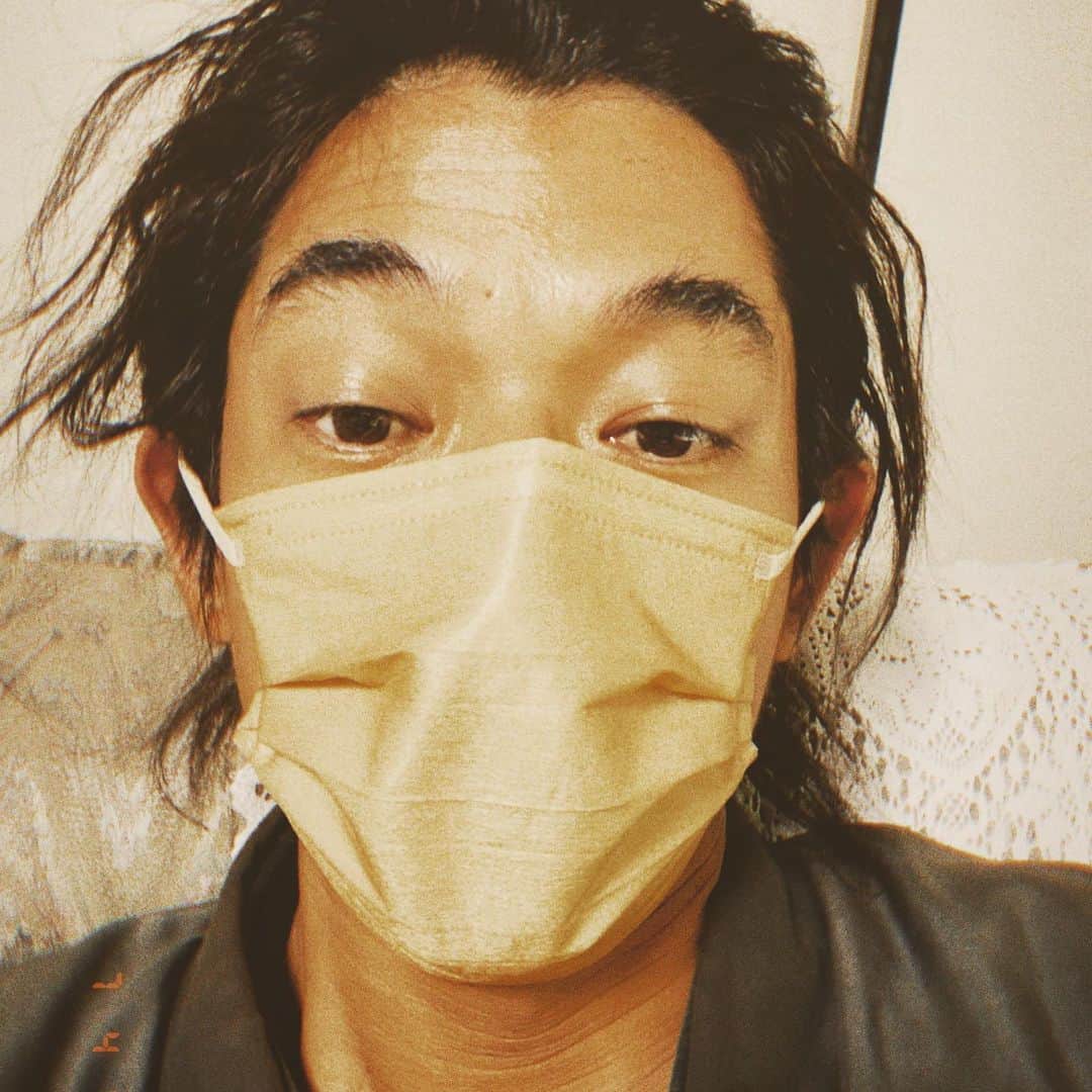 永山瑛太さんのインスタグラム写真 - (永山瑛太Instagram)「今の撮影スタイル、本番直前まで肌色のマスクをするんだよ。 何故、肌色か、わかるかい？」7月4日 9時53分 - nagayama.eita