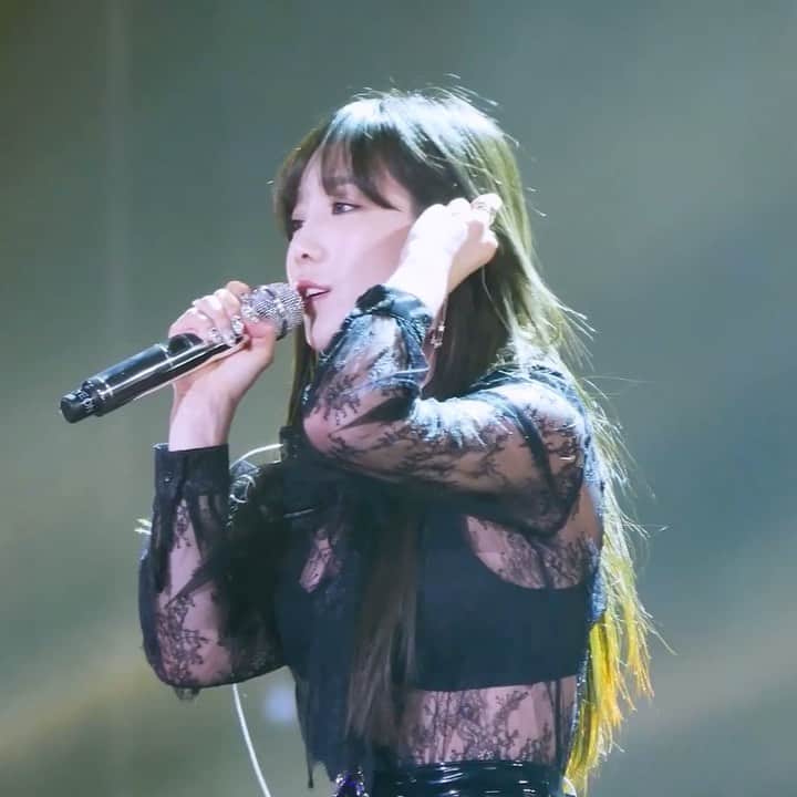 TAEYEONのインスタグラム：「I never knew wearing in-ear monitor could look that cool.❤️‍🔥  @taeyeon_ss  #태연 #TAEYEON」