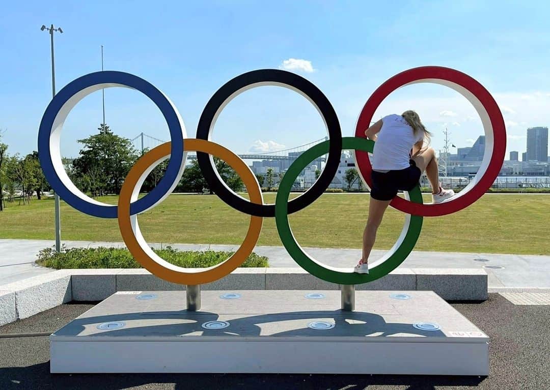 ガリア・ドボラクのインスタグラム：「¿Y si me cambio a la #escalada para 2024? 🧗‍♀️🤔 #tokyo2020 #olympics #parkour #elcorazóndeespaña @coe_es」