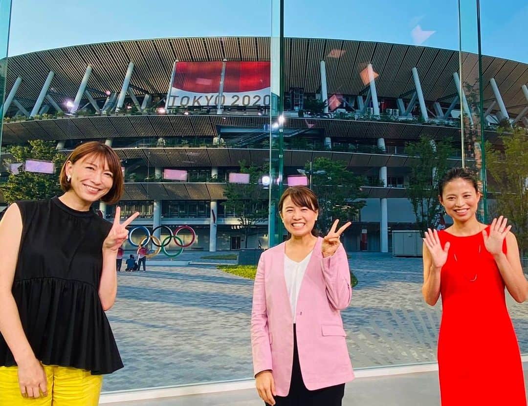 平野 早矢香のインスタグラム：「今日は卓球女子団体初戦とても良いスタートが切れましたね✨団体から出場した平野美宇選手も素晴らしい滑り出し👍この勢いのまま次戦も頑張ってほしいです😄 そして明日から卓球男子団体が始まります！ チーム一丸となってそれぞれの力を出し切ってもらいたいです！！ ・ 8月2日(月)は #NHK #東京2020オリンピック #番組は #午前9時5分から #卓球男子団体 #生中継 #出演します ・ また、女子団体準々決勝、台湾戦は午後7時25分からNHK  Eテレで放送します！ ・ 今日のお昼は国立のスタジオからバドミントンの小椋久美子さん、そして陸上の小林祐梨子さんとご一緒しました！初日スタートのメンバーだったので色々なお話ができてとても楽しかったです😊小椋さんはスポーツそして選手への愛が溢れていてとても素敵な方ですし、小林さんは色々な競技の勉強もされていてお2人とご一緒させていただくと私自身とても嬉しいですし、勉強になります！！私自身も伝える側としてしっかり勉強しながら、選手のプレーや想いをみなさんにお伝えできるように全力を尽くします👊」