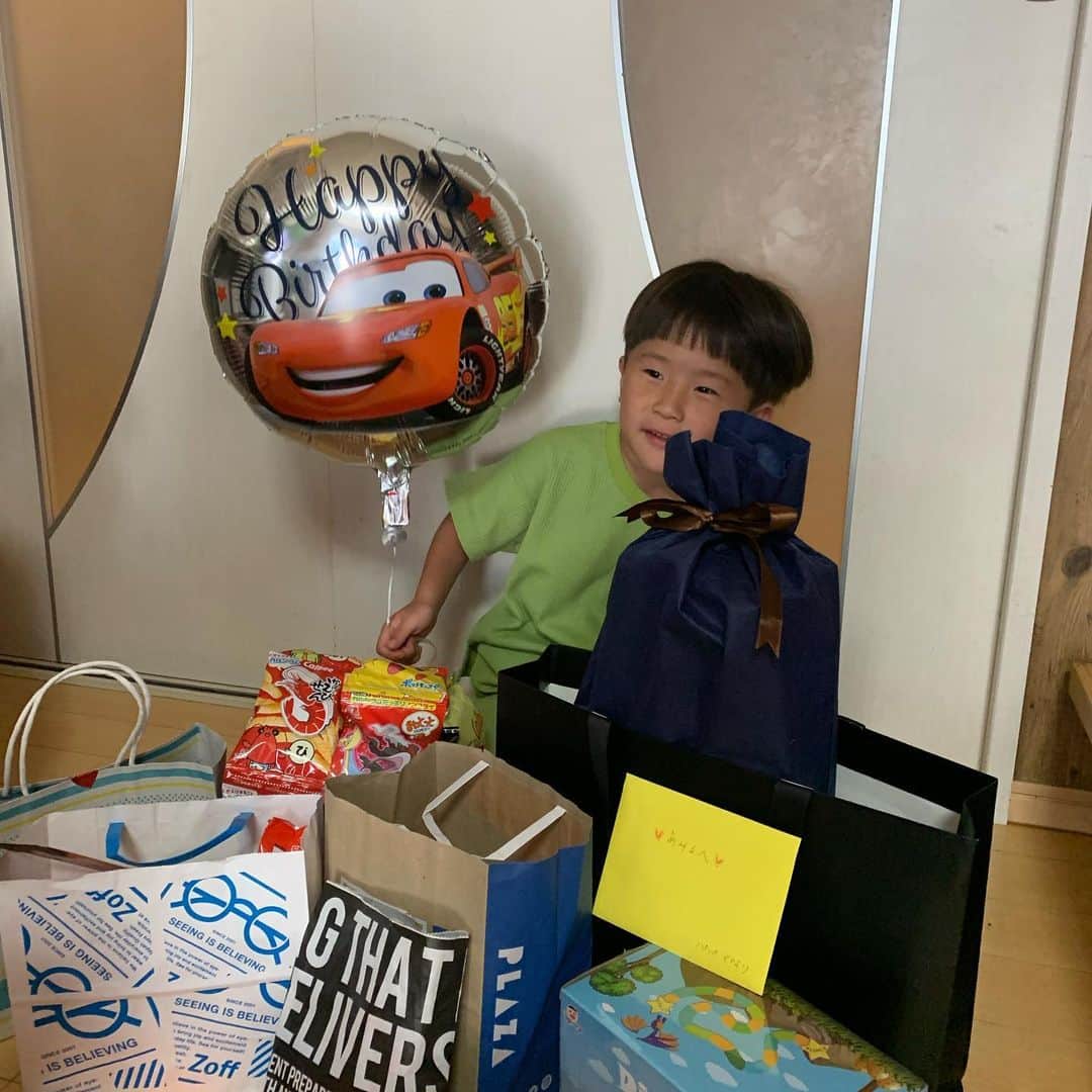 漆山亨のインスタグラム：「あみるお誕生日おめでとう‼️ もう５歳か〜😅 お家プールとBBQでお祝いしました👍」