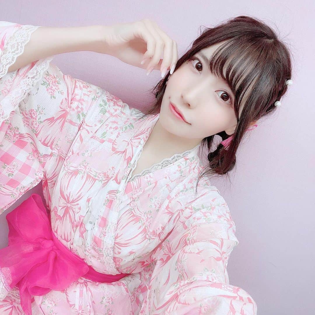 美和花樺のインスタグラム：「. . 夏だ〜！ お祭りだ〜！ 浴衣だ〜！ . みんなは彼女にどんな浴衣を着て欲しい？🥰 . 可愛い系？🎀それとも大人系？✨ . . #ゆかた女子 #ゆかた #浴衣 #浴衣ヘア #浴衣女子 #浴衣ヘアアレンジ  #yukata #yukatagirl」